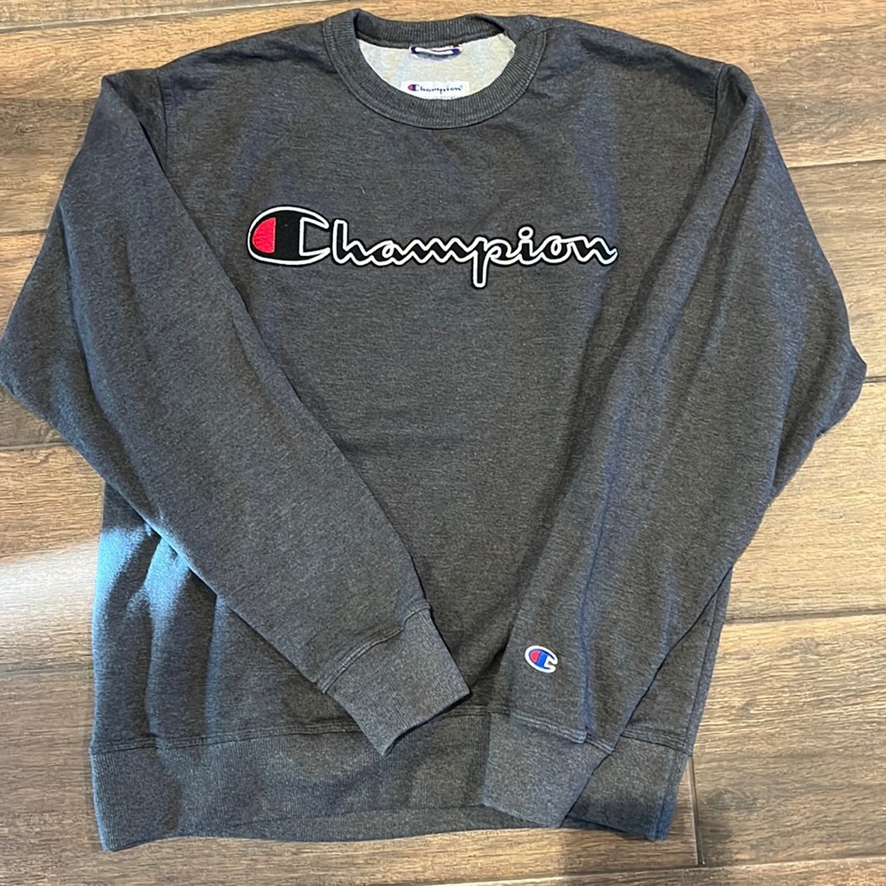 Men’s Champion size M crewneck sweatshirt